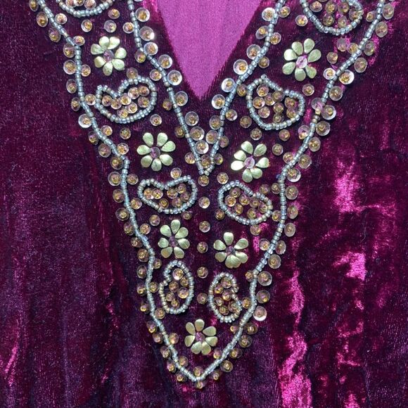 Page Womens Burgundy Beaded Detail V Neck Velvet Boho Medieval Whimsigoth Top M - Picture 3 of 8